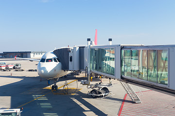 Image showing Jetway conecting plane to airport departure gates.