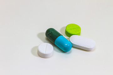 Image showing Heap of medicine pills