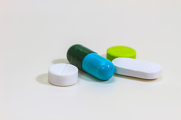Image showing Heap of medicine pills