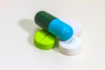 Image showing Heap of medicine pills