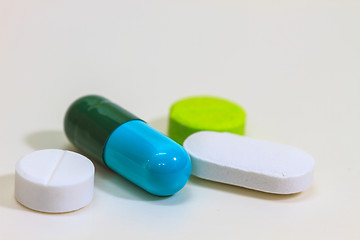 Image showing Heap of medicine pills