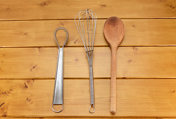 Image showing Sauce and balloon whisks and wooden spoon 