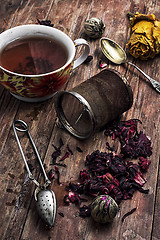 Image showing tea strainer and tea leaves 