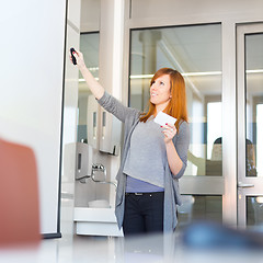 Image showing Businesswoman giving a talk.