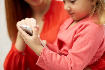 Image showing close up of woman and little girl with smartphone