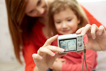 Image showing close up of happy mother and daughter with camera
