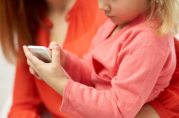 Image showing close up of woman and little girl with smartphone