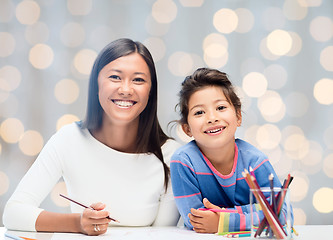 Image showing mother and daughter drawing