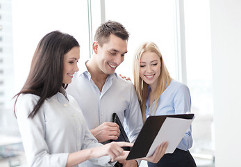 Image showing business team looking at clipboard