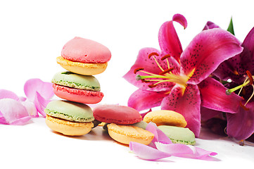 Image showing Lily and macaron cookies