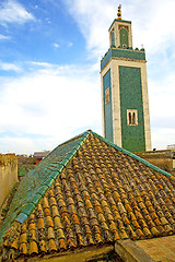 Image showing  muslim   in   mosque  the history     africa  minaret    sky