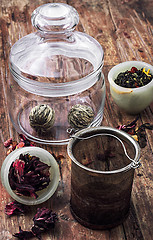Image showing brewed leaf tea in glass jar