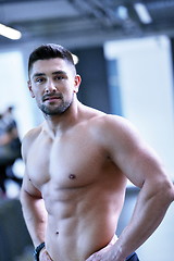 Image showing handsome man exercising at the gym