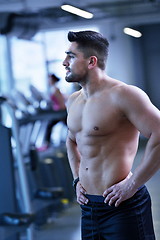 Image showing handsome man exercising at the gym