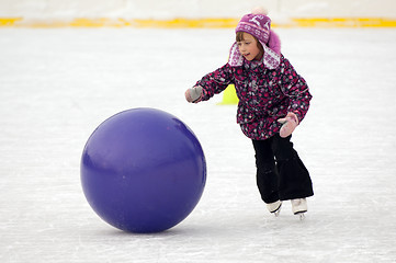 Image showing Girl run with a ball