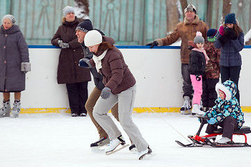 Image showing Happy family with a sledge