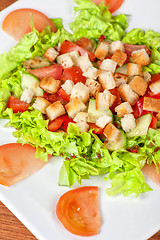 Image showing Vegetable salad with crackers