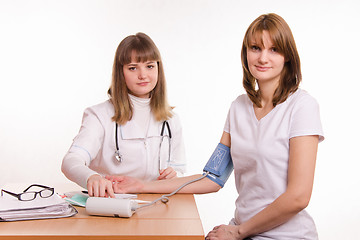 Image showing The therapist includes tonometer to face the pressure of the patient