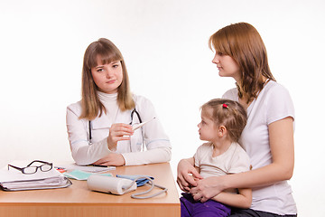 Image showing Pediatrician offers to put a thermometer child on the lap of mother