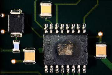 Image showing Integrated Circuit destroyed by thunder.