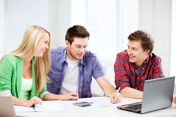 Image showing students chatting in lecture at school