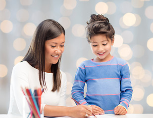 Image showing happy mother and daughter drawing with pencils