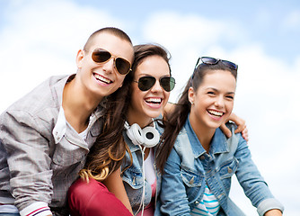 Image showing group of teenagers hanging out