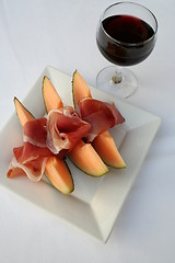 Image showing Cantaloupe melon and Serrano ham