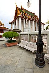 Image showing  pavement gold    temple   in   bangkok  street lamp