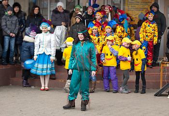 Image showing Brownie costume girl