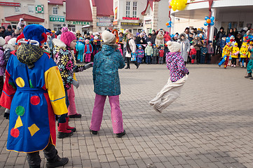 Image showing Jumping in sack