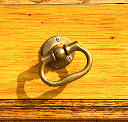 Image showing the ternate rusty brass brown knocker  