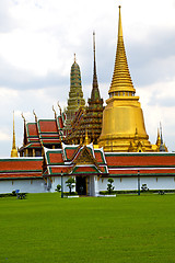 Image showing  pavement gold    temple   in   bangkok  thailand  grass