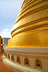 Image showing gold    temple   in   bangkok  thailand 