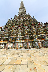 Image showing  pavement gold    temple   in   bangkok   of the temple 