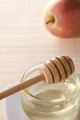 Image showing Honey and apple