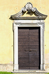 Image showing grass arsago seprio   knocker in a  door curch  closed wood ital