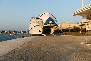 Image showing Passenger ferry boat at the dock