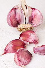 Image showing Fresh garlic bulb with loose cloves