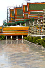 Image showing  pavement gold    temple   in   bangkok  reflex