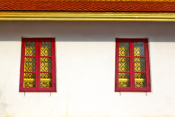 Image showing window   in  gold    temple    red