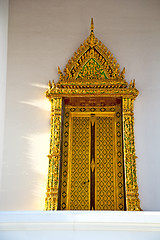 Image showing window   in  gold    temple    bangkok  door