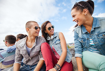 Image showing group of teenagers hanging out