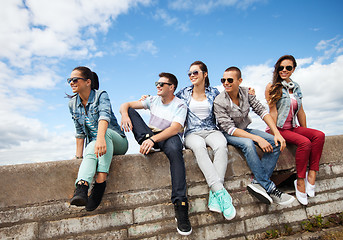 Image showing group of teenagers hanging out