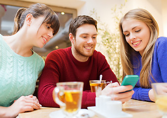 Image showing group of friends with smartphone meeting at cafe