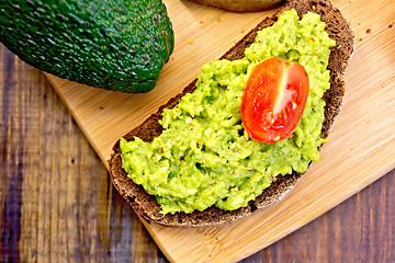 Image showing Sandwich with guacamole avocado and tomato on board