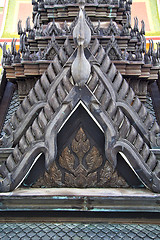 Image showing roof  gold    temple   in   bangkok  black