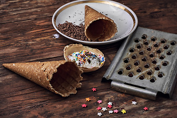 Image showing ice cream decorated with sweet powder in the wafer 