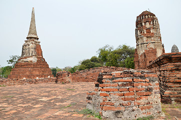 Image showing Chedi and ruin castle, Ayutthaya, Thailand.