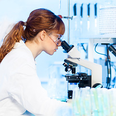 Image showing Health care professional in lab.